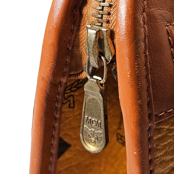 MCM CLUTCH - Picture 6 of 14